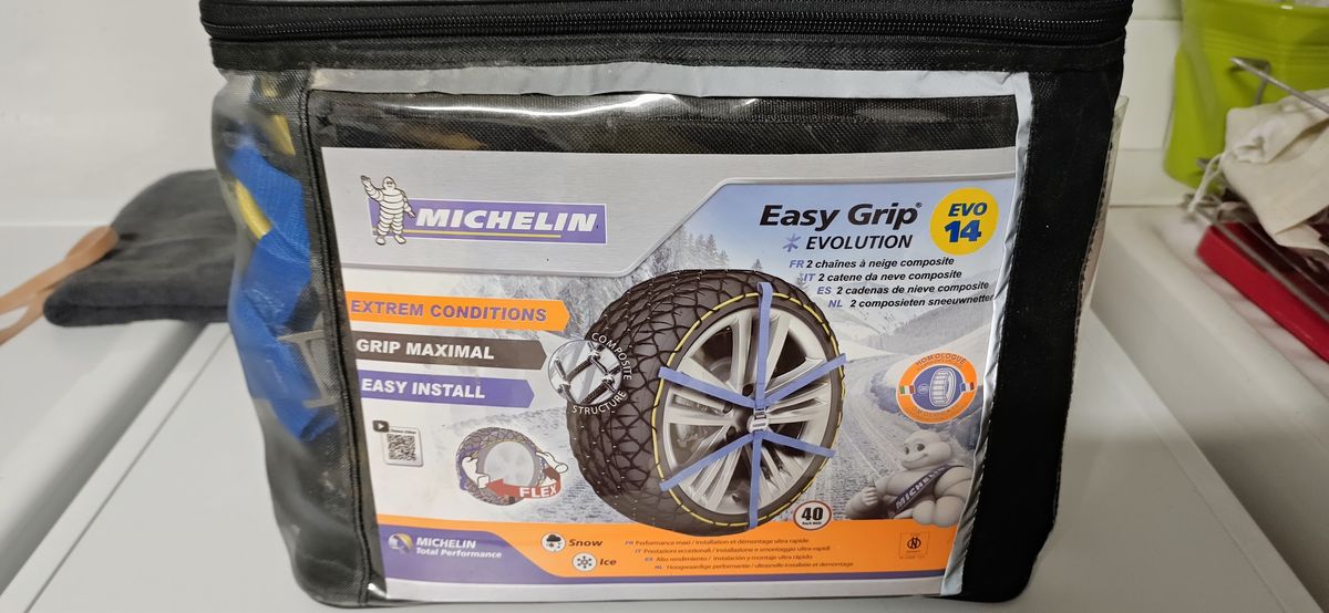Vend une paire de chaînes Michelin easy grip évo 16 - Équipement auto