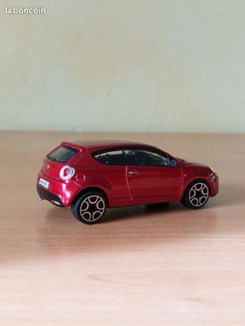 Transporteur De Voitures Burago Avec Alfa Romeo Mito Jaune - Échelle 1:43, Neuf En Boîte