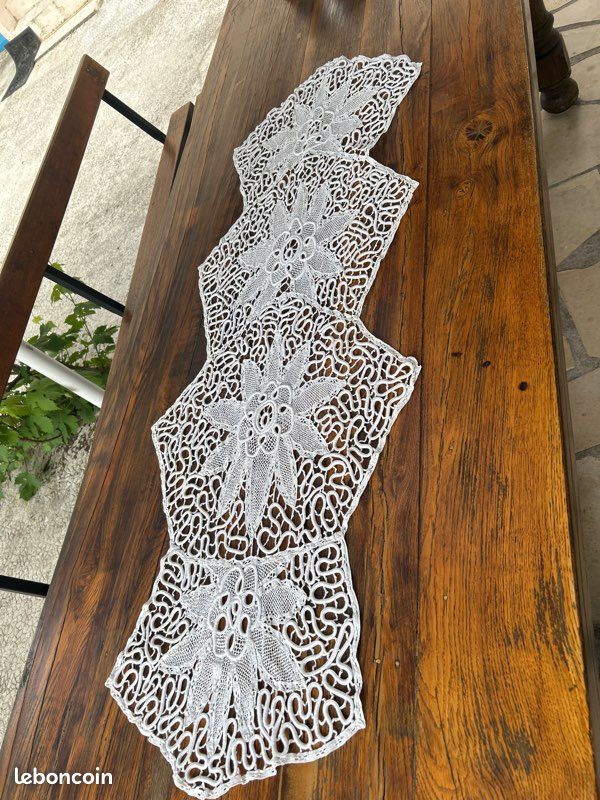 Chemin de table ancien (image 2)