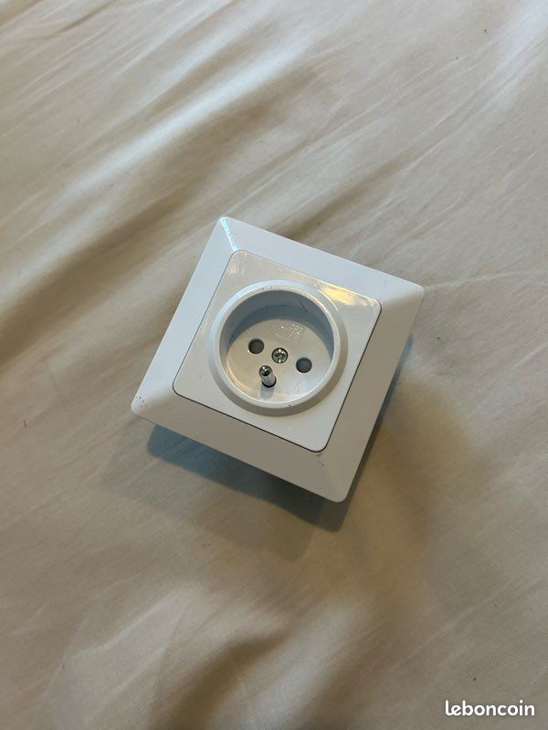 Prise encastrable neuf (image 1)