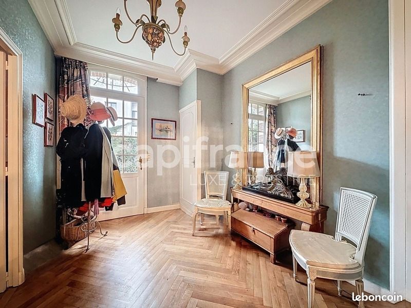 Maison 9 pièces 305 m² (image 1)