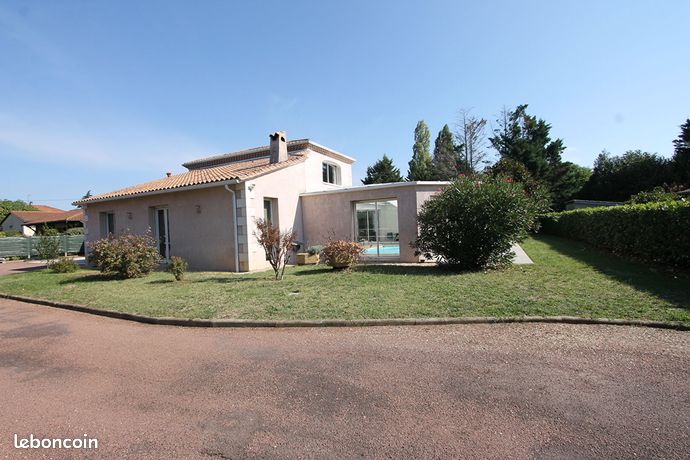 Maison 8 pièces 236 m²