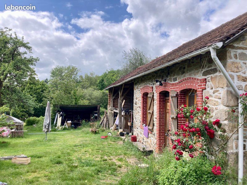 Maison 6 pièces 160 m² · à Saint-Pierre-de-Frugie · 160 m² · 300 000 €