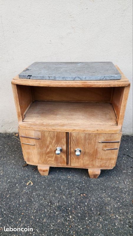 Petite table de chevet vintage en bois avec plateau en marbre (image 1)