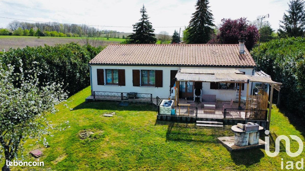 Propriété 6 pièces 100 m² - Chadurie 16250 (image principale 3)