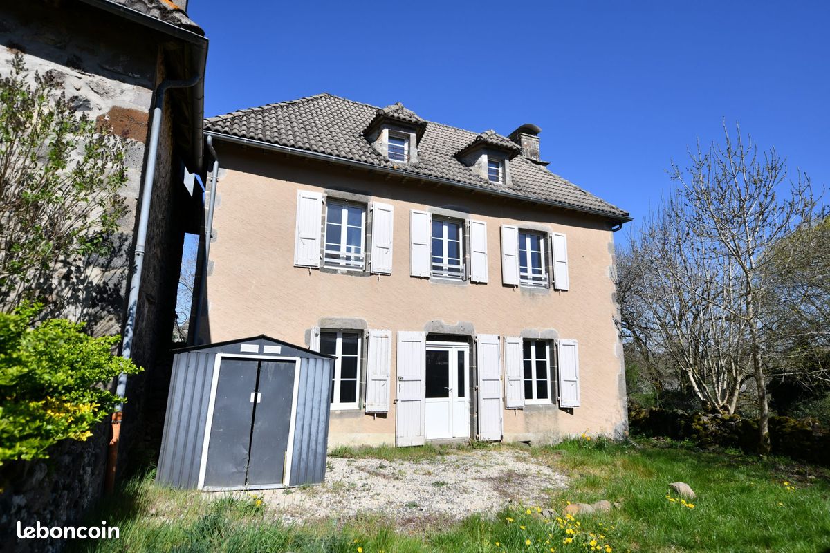 Maison 5 pièces 105 m² · à Pleaux · 105 m² · 144 450 €