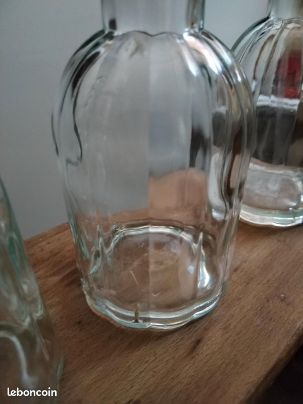 Lot de 3 vases soliflores en verre transparent, identiques. Très bel état, sans éclat ni fêle. Hauteur 14 cm, diamètre 7,5 cm. Idéal déco, fleurs ou collection (image 5)