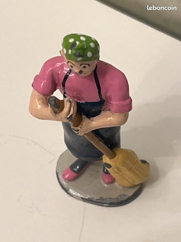 Figurine Pixi En Plomb "Concierge Avec Balai" - Notre Siècle, Vie Parisienne (2007)