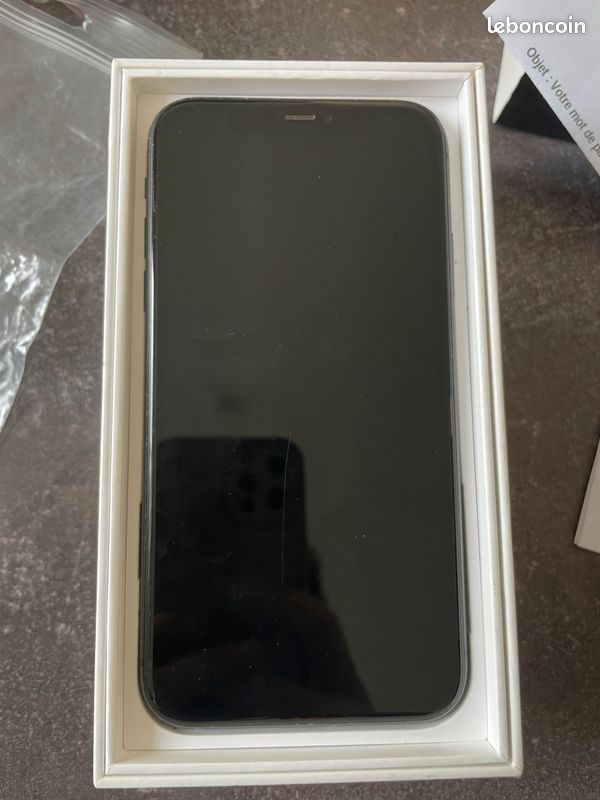 IPhone 11 - 128g (image 1)