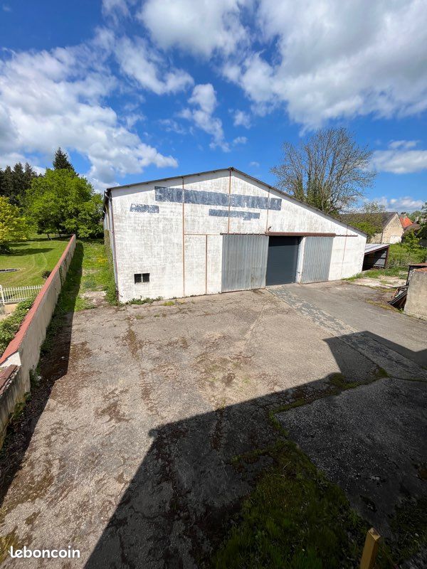 Stationnement · à Saint-Gérand-le-Puy · 60 €/mois