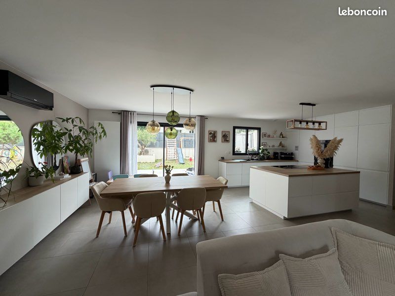 Maison 6 pièces 160 m² · à Versailles · 160 m² · 3 700 €/mois