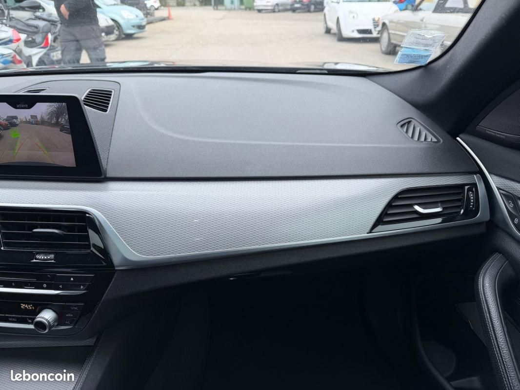 BMW Série 5 G30 520D xDrive 190 ch BVA 8 M Sport Harman Kardon / Toit ouvrant Caméra 360° (image 17)