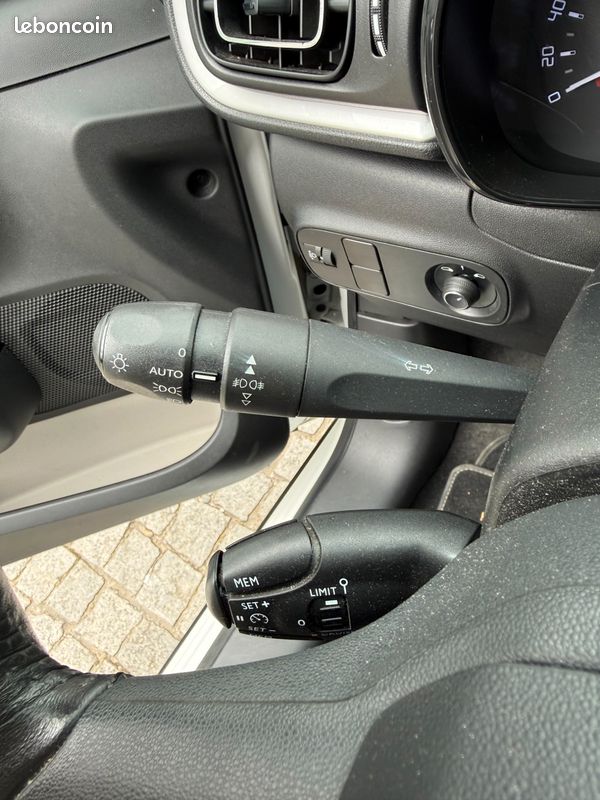CITROEN C3 GENERATION-III 1.2L 82CH SHINE * DISTRIBUTION NEUVE * GPS * RADARS RECUL * CARPLAy (image 21)