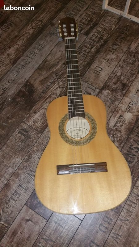 GUITARE CLASSIQUE AGE 7-9 ANS + HOUSSE + ACCORDEUR TBE slg (image 1)