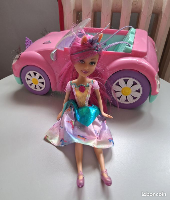Rose Voiture Cabriolet Pour Poupées 11,5″ – Coffret 76 Pièces Avec Poupée, 5 Tenues, 43 Accessoires – Idéal Cadeau