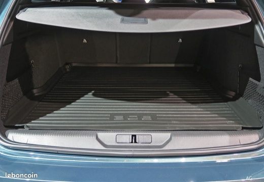 Peugeot 308 SW PHEV 180 e-EAT8 Allure Pack (image 10)