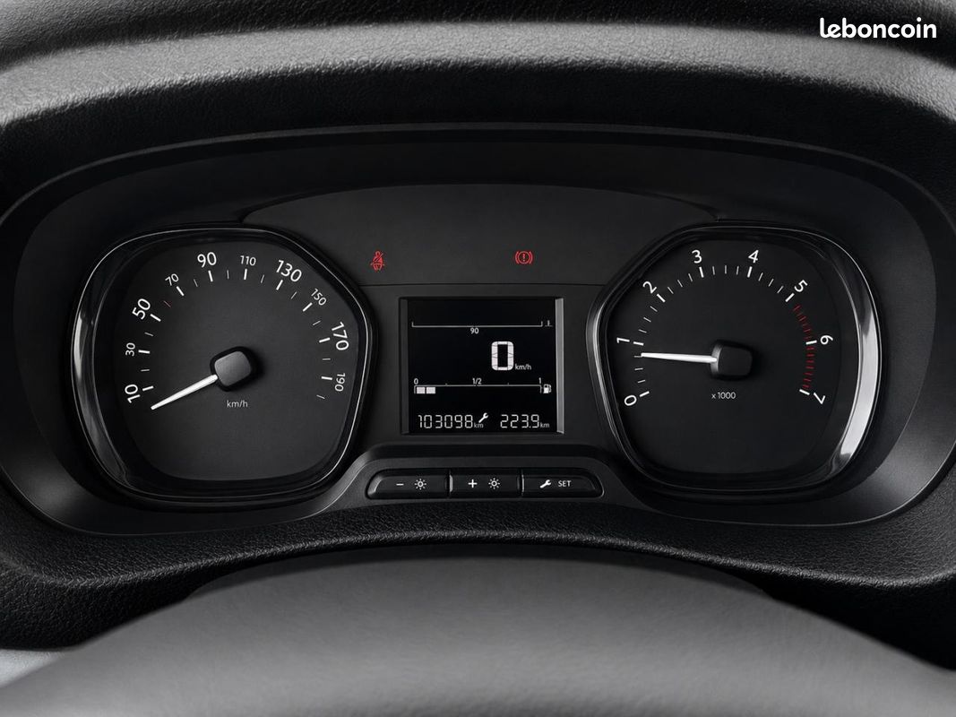 PEUGEOT EXPERT Long 2.0 BlueHDi - 145 S&S III FOURGON Fourgon Premium PHASE 1 (image 5)