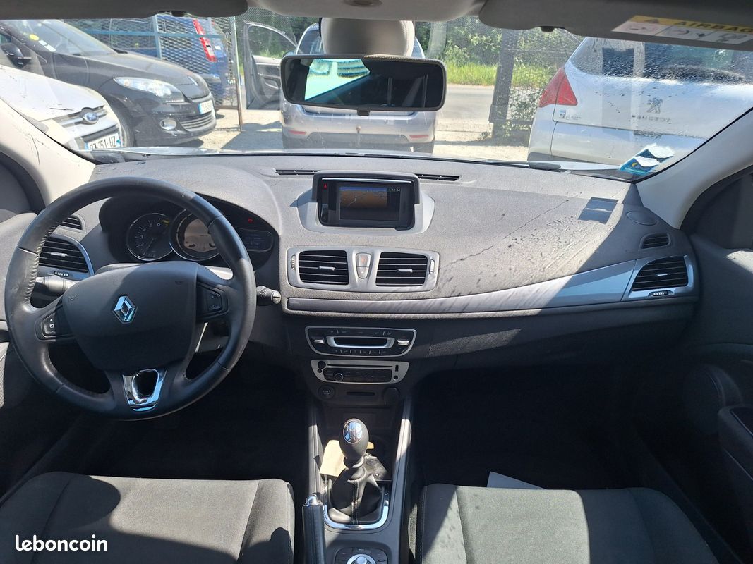 RENAULT MEGANE III BERLINE TCE 115 Energy eco2 Limited (image 9)