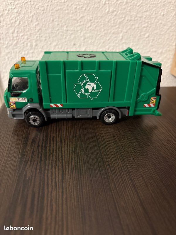 RENAULT 2,5 TONNES CAMION POUBELLES 1/43