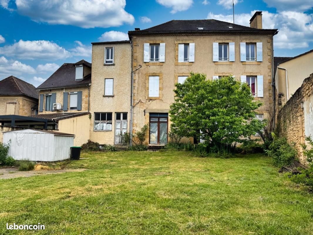 Appartement 11 pièces 142 m² (image 1)