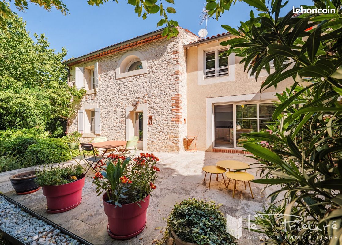 Maison 7 pièces 239 m² · à Puygouzon · 239 m² · 620 000 €