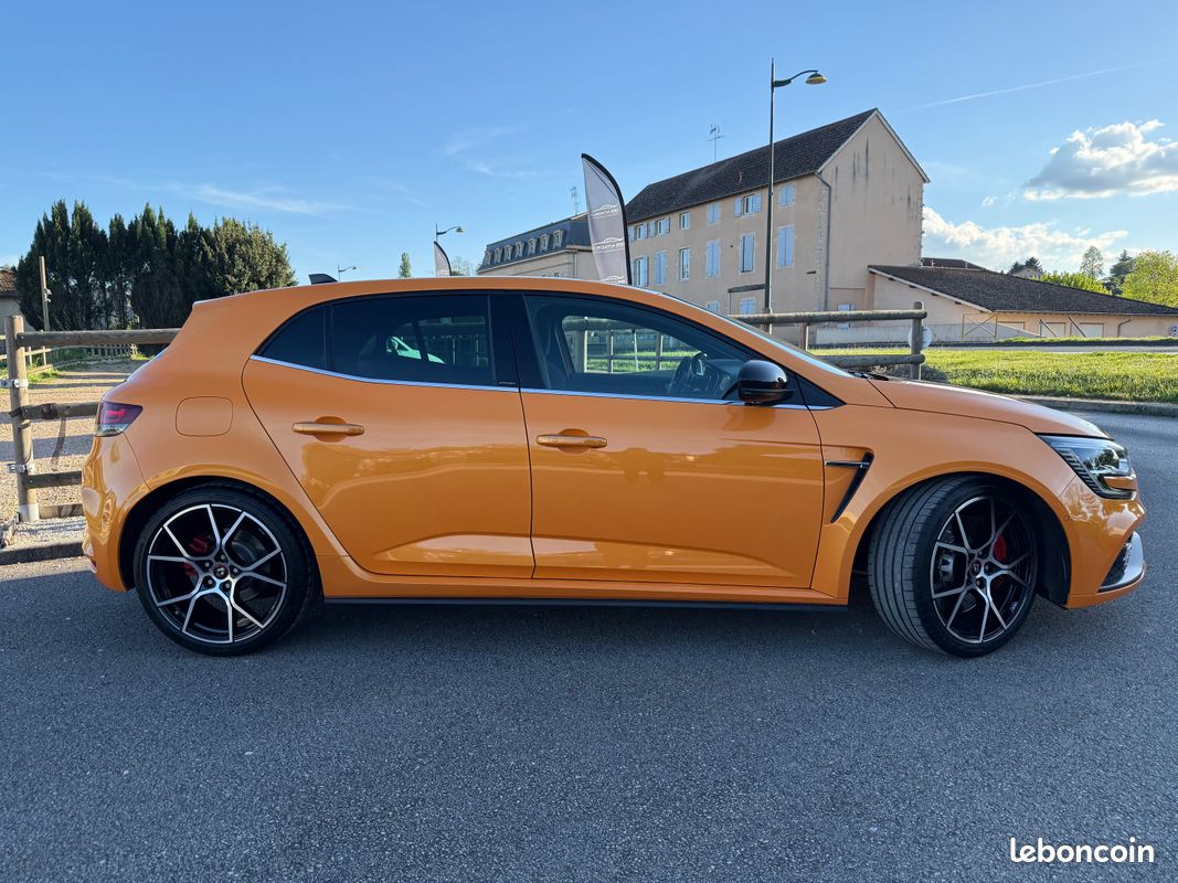 RENAULT MEGANE IV BERLINE TCe 300 EDC R.S. Trophy (image 2)