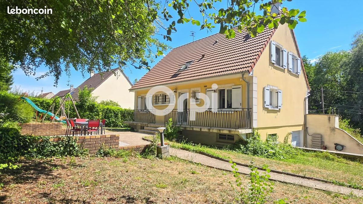 Maison 7 pièces 156 m² · à Fosses · 156 m² · 445 000 €