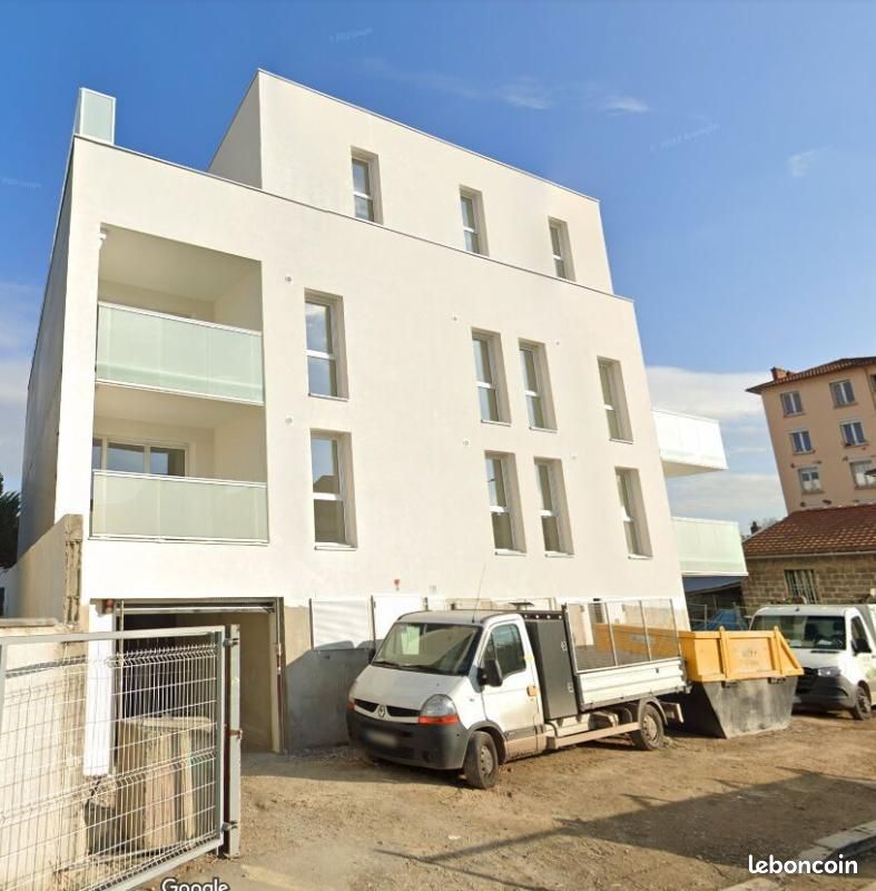Garage/box Villeurbanne · 92 €/mois