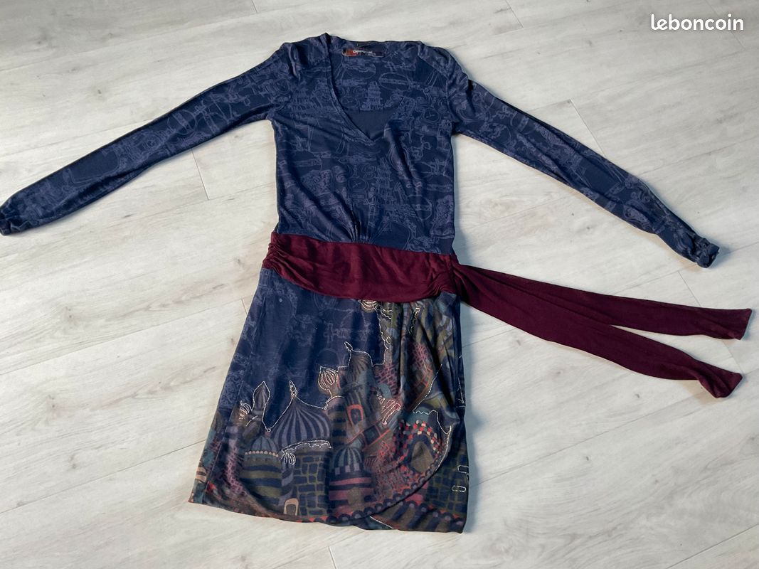 Robe/pull,chasuble Desigual Taille M ou 38