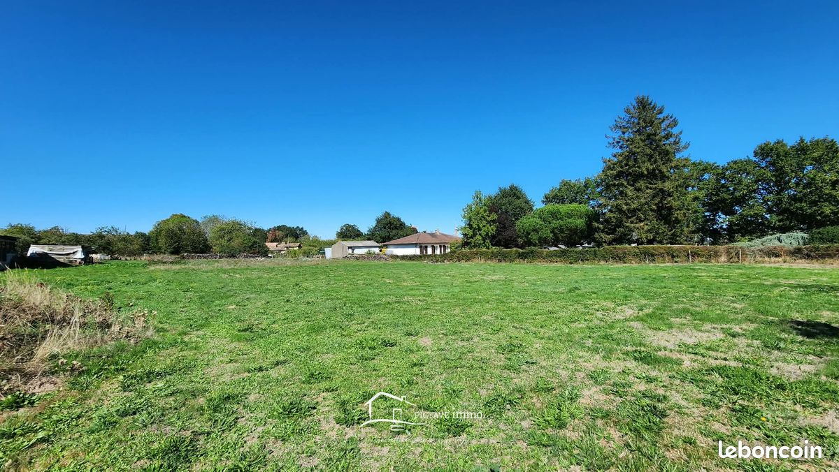 Terrain 2497 m² · à Lusignan · 2 497 m² · 30 500 €