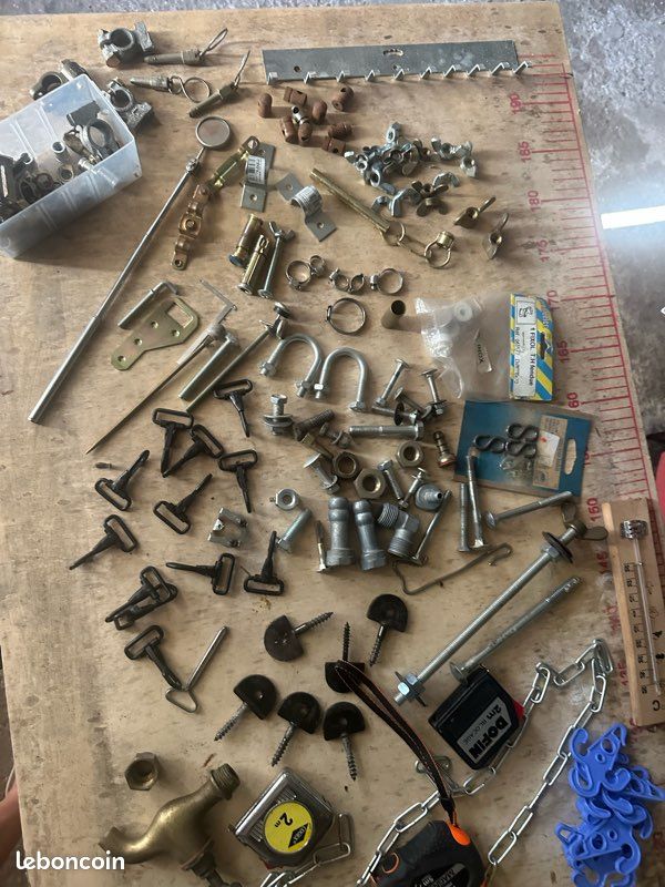 Lot quincaillerie (image 2)
