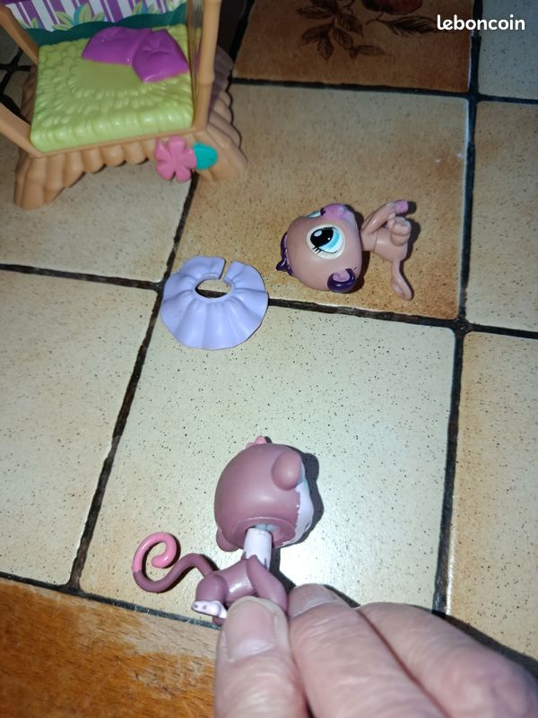 Little pet shop bungalow (image 5)