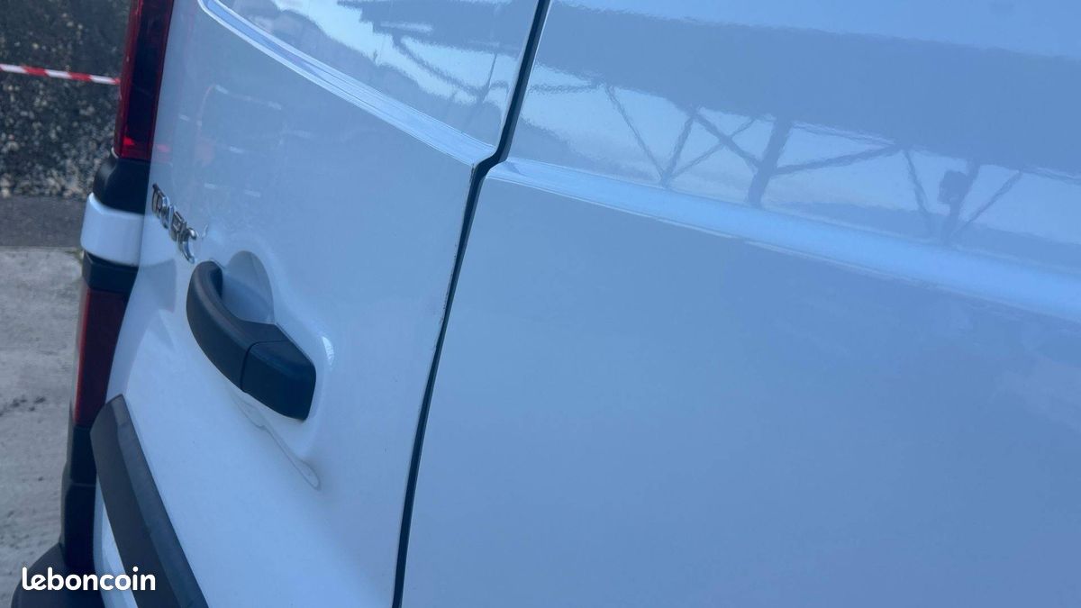 Renault trafic fgn l1h1 3000 kg blue dci 130 (image 15)