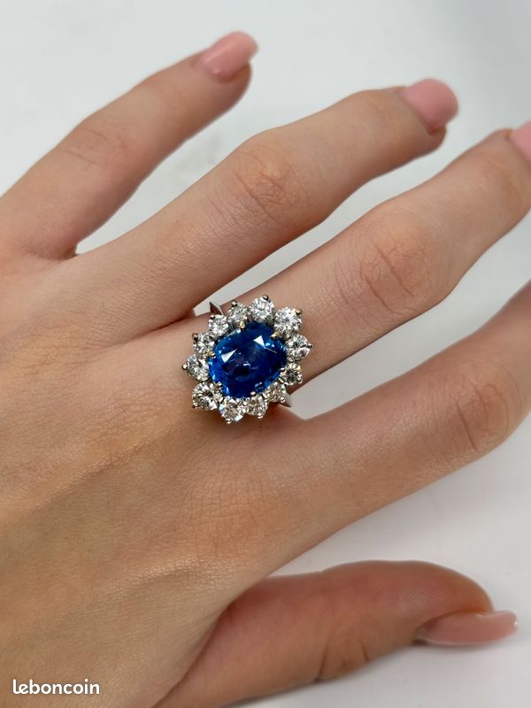 Saphir Birman Bleu Non Traité 10,755 Carats - Taille émeraude, Qualité Exceptionnelle, Avec Certificat AGL