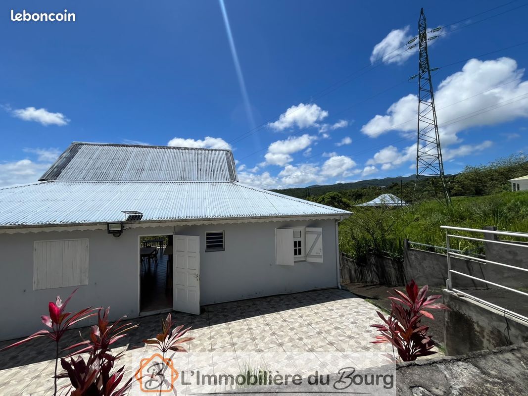 Maison 5 pièces 142 m² · à Sainte-Rose · 142 m² · 1 300 €/mois
