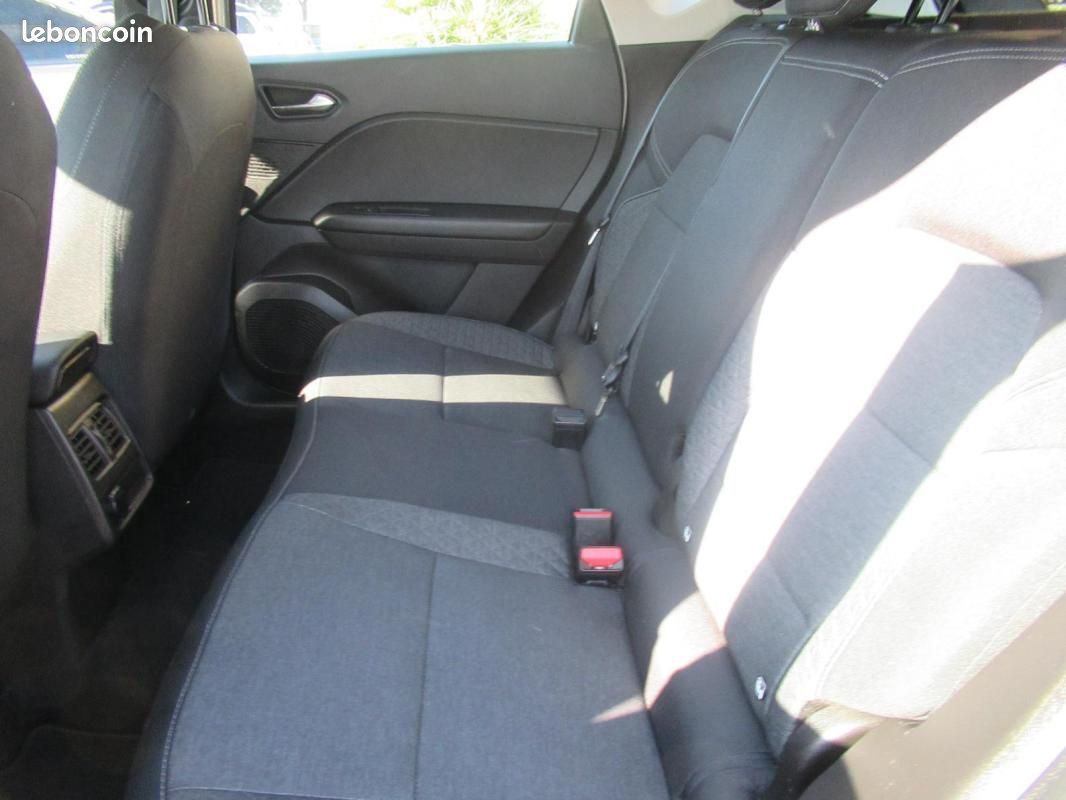 Renault Captur E-Tech 145 - 21 Business (image 14)