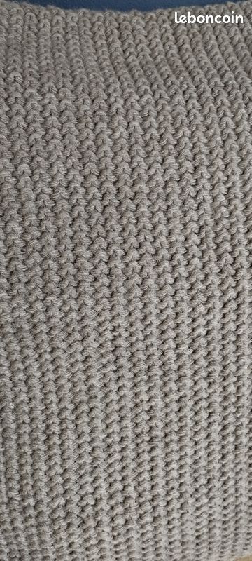 Coussin avec housse en maille gris (image 3)
