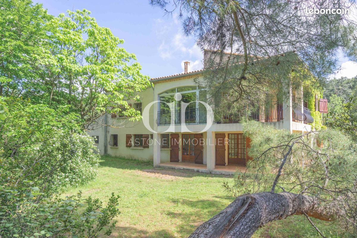 Maison 8 pièces 214 m² · à Aix-en-Provence · 214 m² · 900 000 €