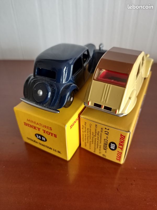 DINKY TOYS / Atlas - CITROEN TRACTION 11 BL gris Noël 2010 réf. 24 N