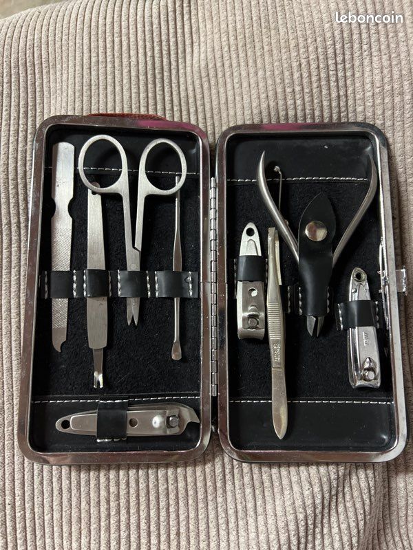 Trouve ce manucure ancienne en cuir (image 2)