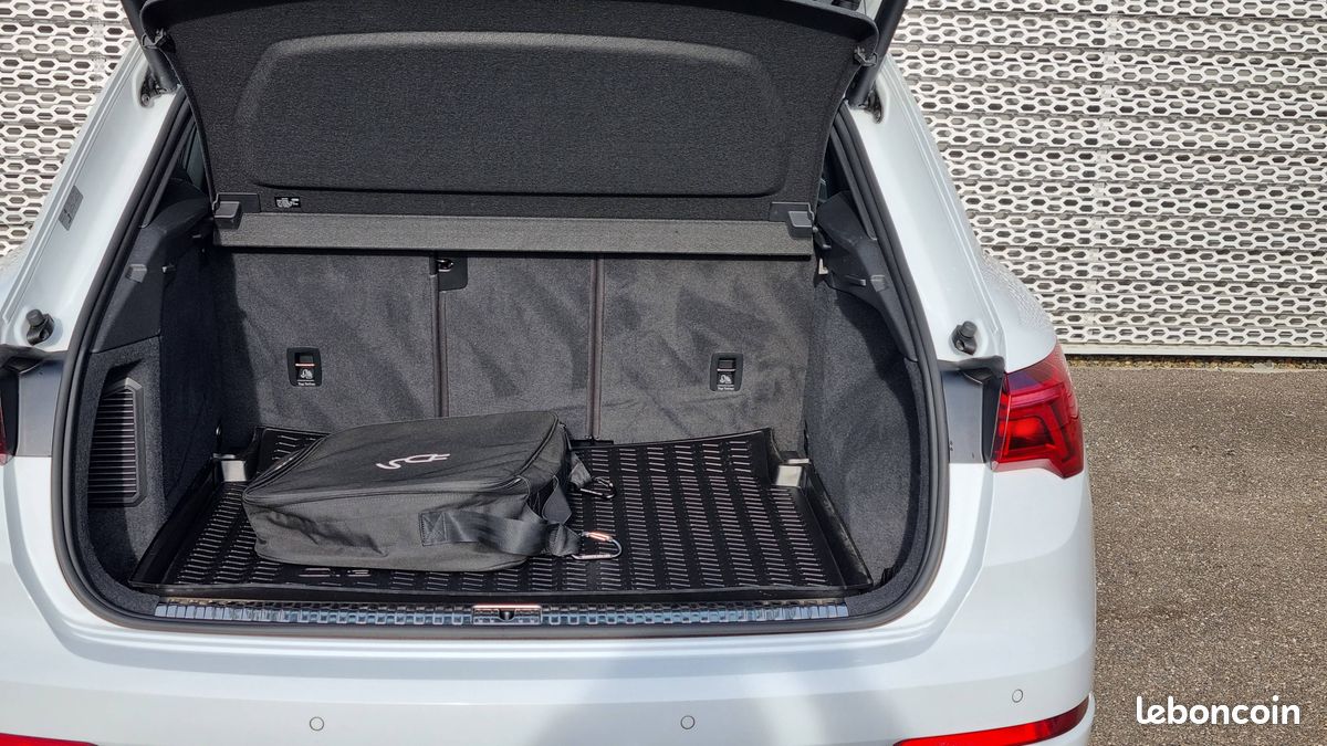 AUDI Q3 45 TFSIe 245 ch S tronic 6 S line (image 8)