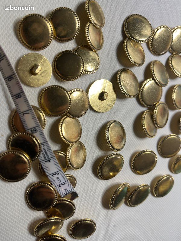 Lot De 21 Boutons Neufs Avec Centre Métal Doré - Réf.24 - Diamètre 1,6 Cm - Idéal Couture, Customisation
