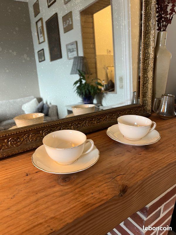 Deux tasses à café et leur assiette en porcelaine (image 1)