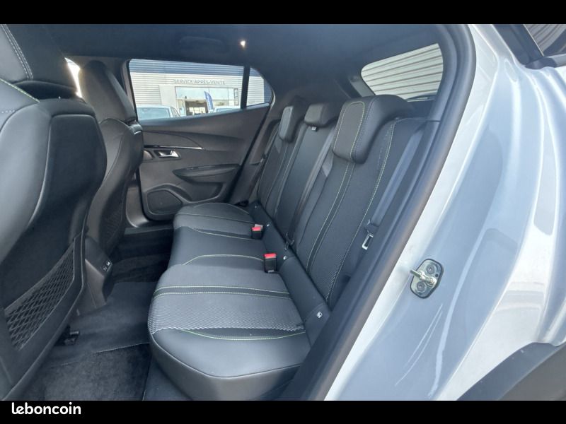 Peugeot 2008 Hybrid 145 e-DCS6 GT (image 10)