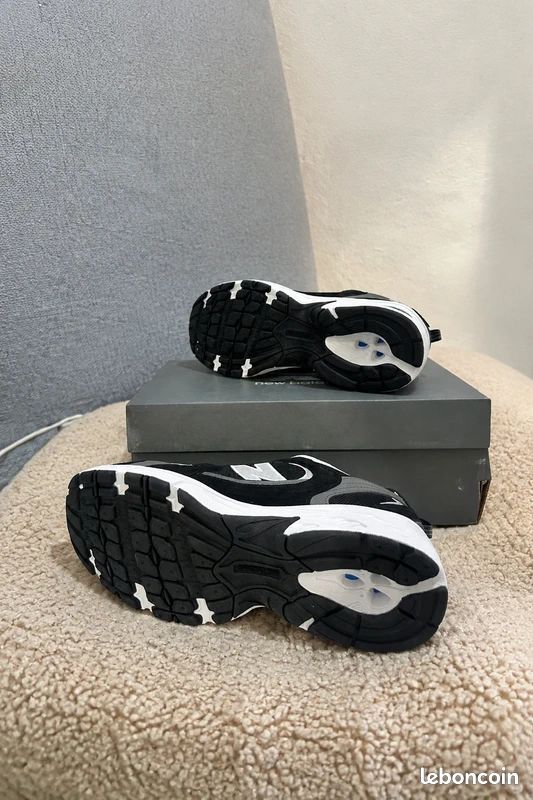 Chaussure NewBalance Noir neuve (image 5)
