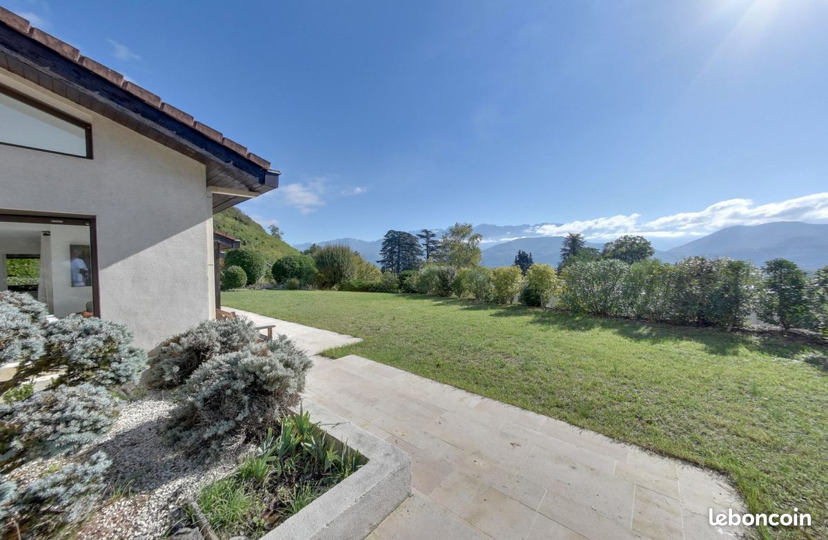Maison 9 pièces 214 m² · à La Tronche · 214 m² · 990 000 €