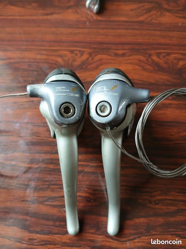 Levier Vitesse Shimano 105 ST-1055 – 8 Vitesses – AR Droit (pour Pièces)