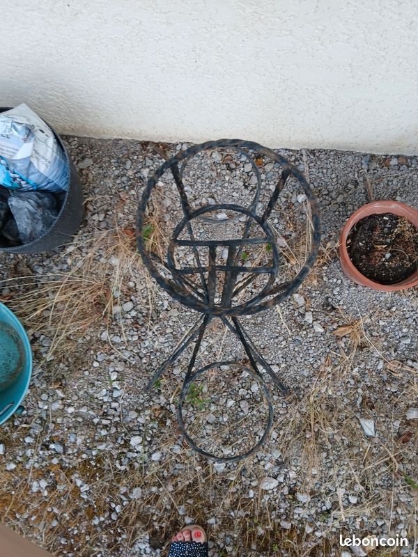 Porte plante en métal pour le jardin (image 3)