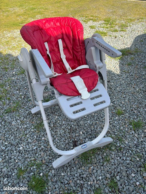 Chaise haute bébé (image 1)