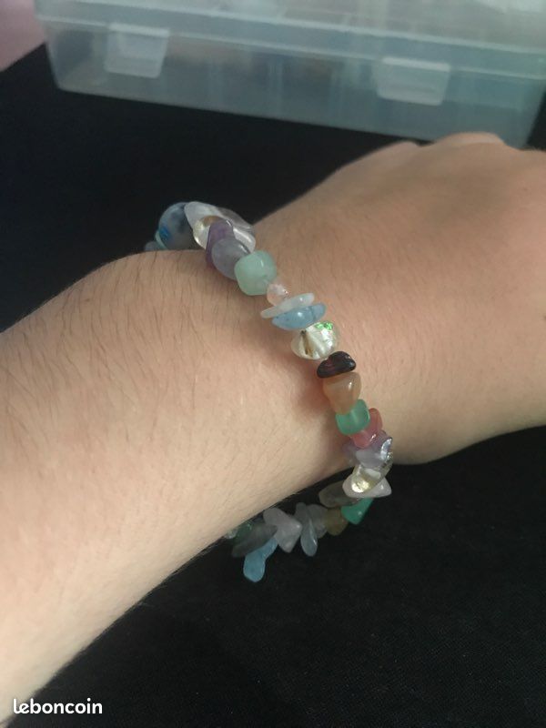 Bracelet en pierre (image 1)